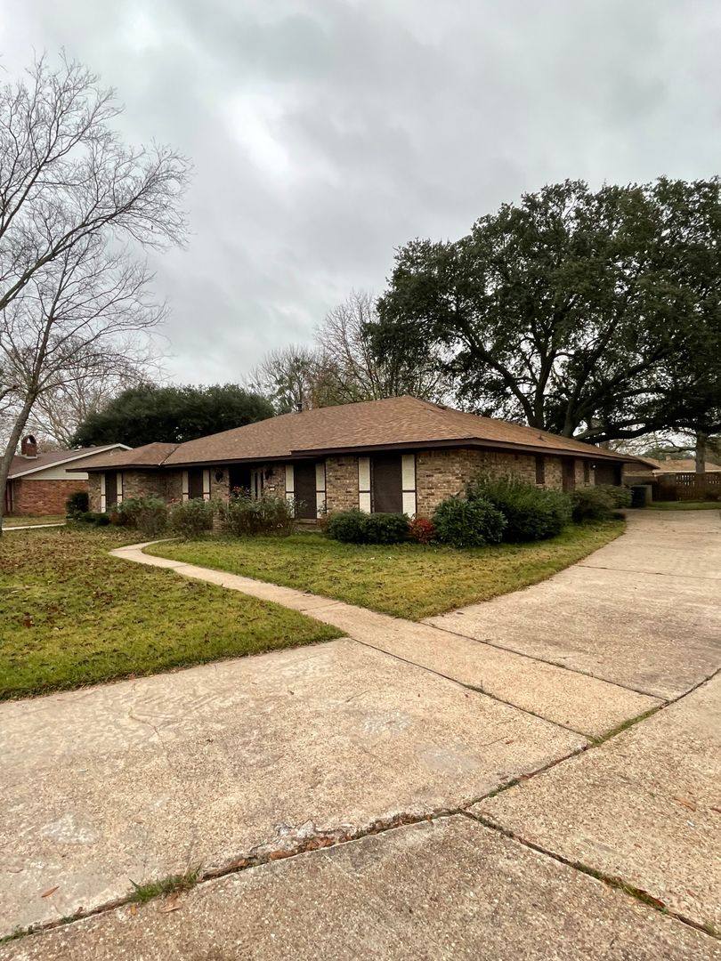 House for rent at 2300 Brownlee Rd, Bossier City, LA 71111