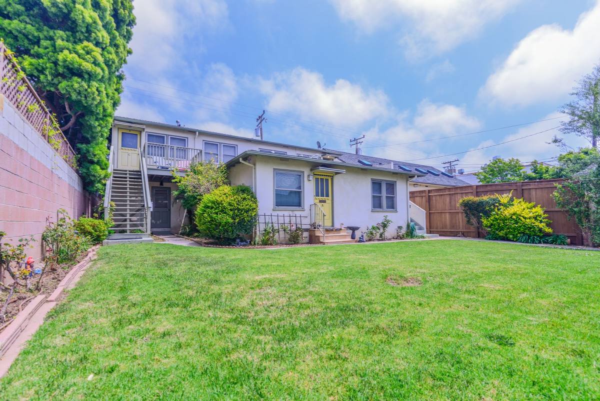 Apartment for rent at 723 12th St, Santa Monica, CA 90402