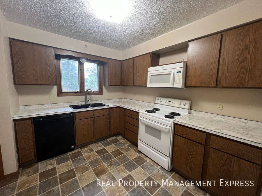 Apartment for rent at 930 S Cleveland Ave, Sioux Falls, SD 57103