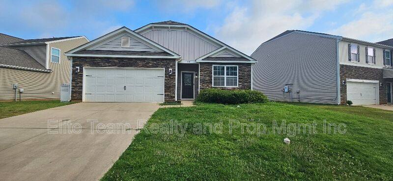 House for rent at 6828 Pennyroyal Way, Charlotte, NC 28216