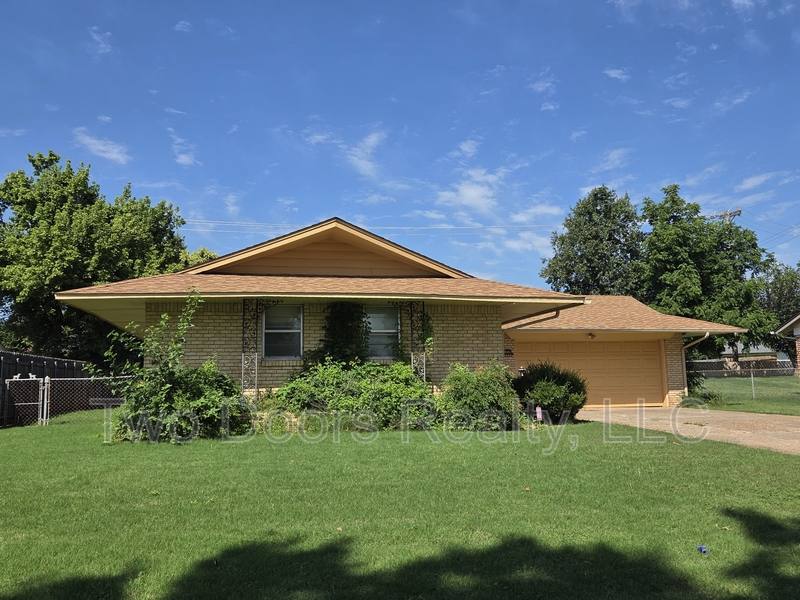 House for rent at 3225 N Ridgewood Dr, Oklahoma City, OK 73110