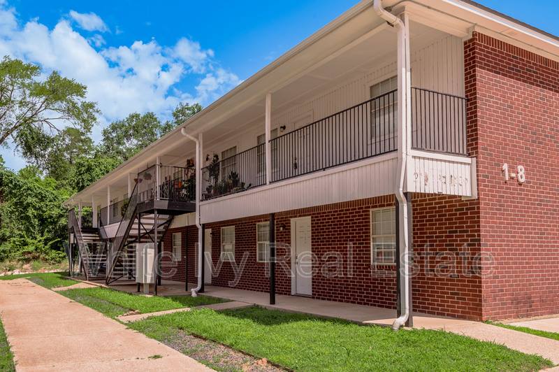 Apartment for rent at 600 Palm St #8, Huntsville, TX 77340