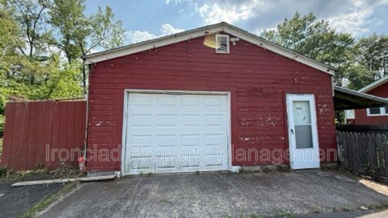 Apartment for rent at 1210 Farmington Ave Single Home #GARAGE, Berlin, CT 06037
