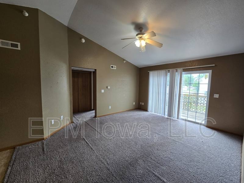 Apartment for rent at 611 Johnson St #9, Waterloo, IA 50702