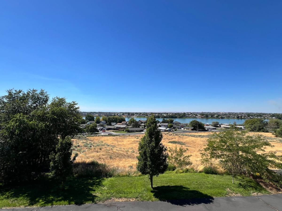 Apartment for rent at 1422 Division, Moses Lake, WA 98837