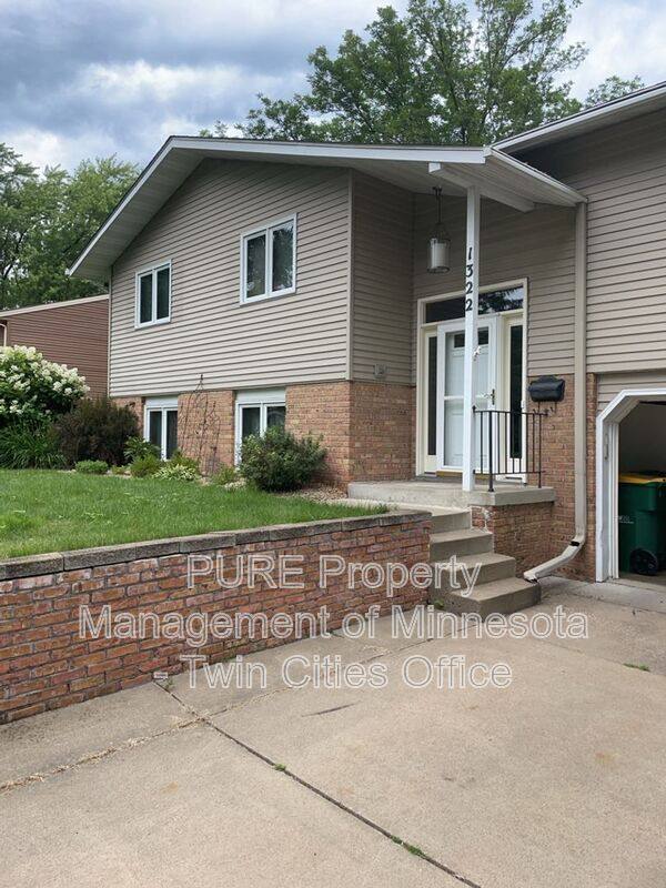 House for rent at 1322 Meadowlark Dr, Stillwater, MN 55082