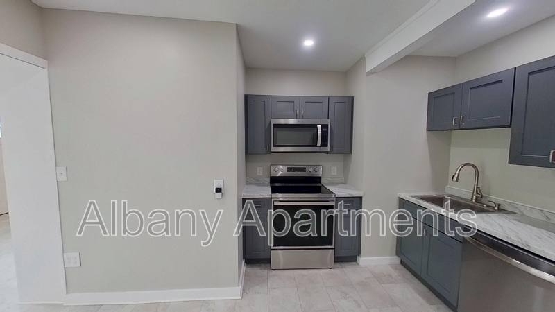 Apartment for rent at 4 Teneyck Ave #3, Albany, NY 12209