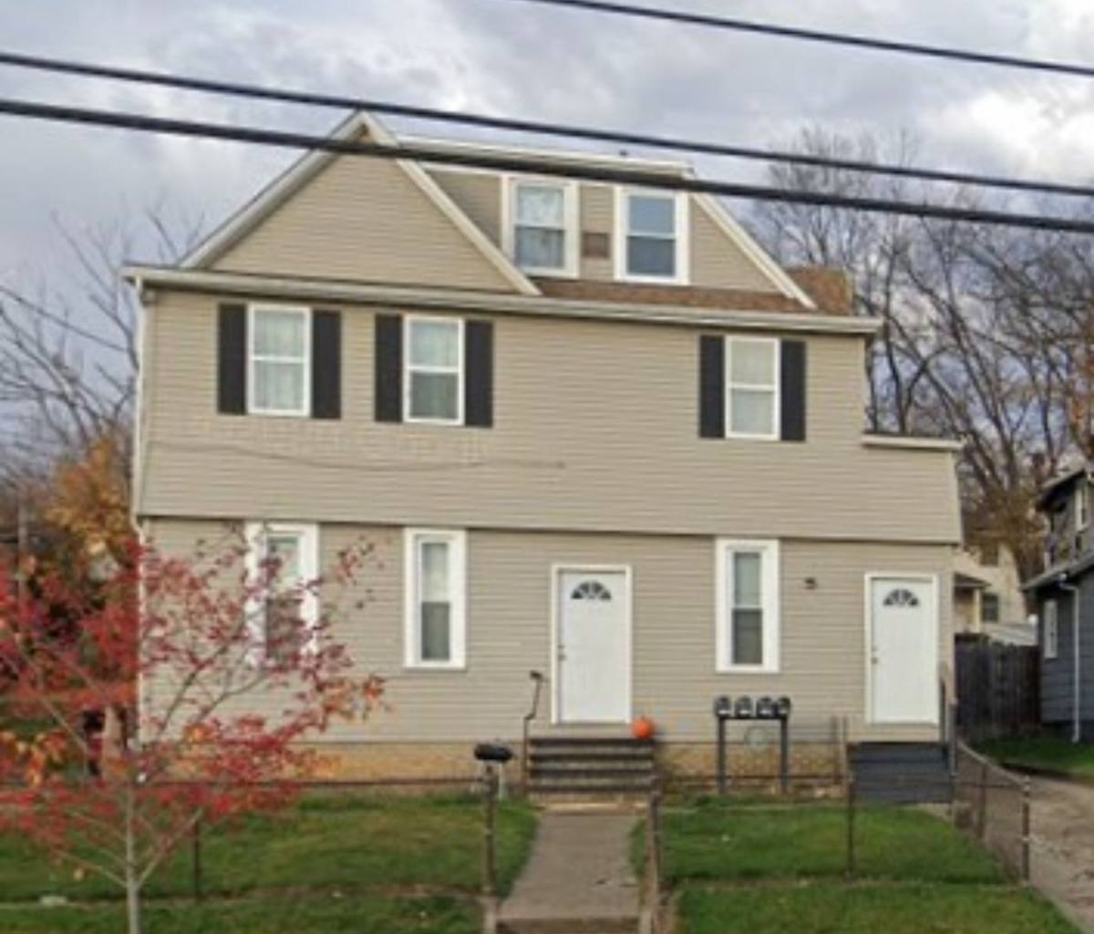 Apartment for rent at 231 Dueber Ave SW, Canton, OH 44706