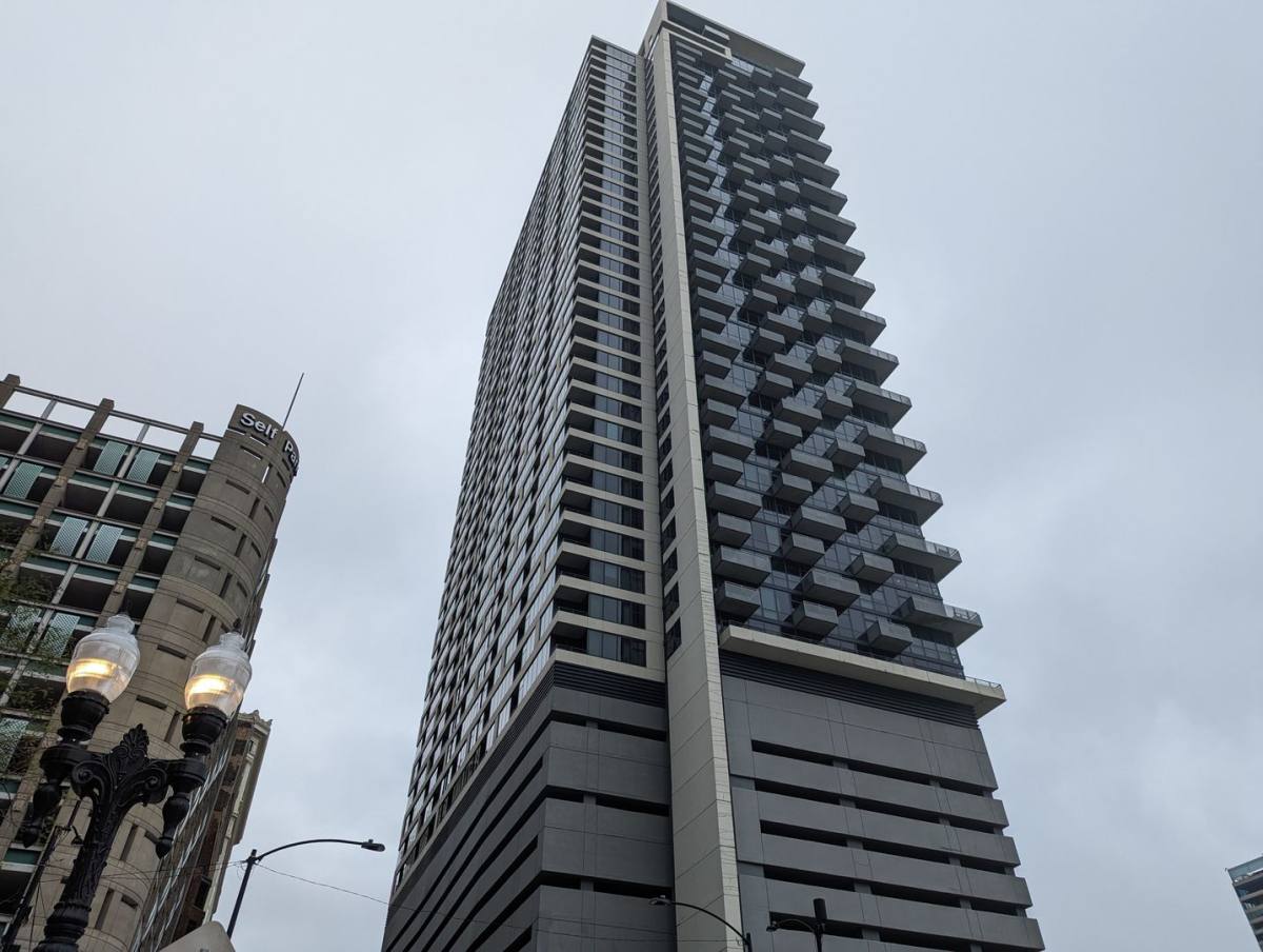 Apartment for rent at 235 W Van Buren, Chicago, IL 60607