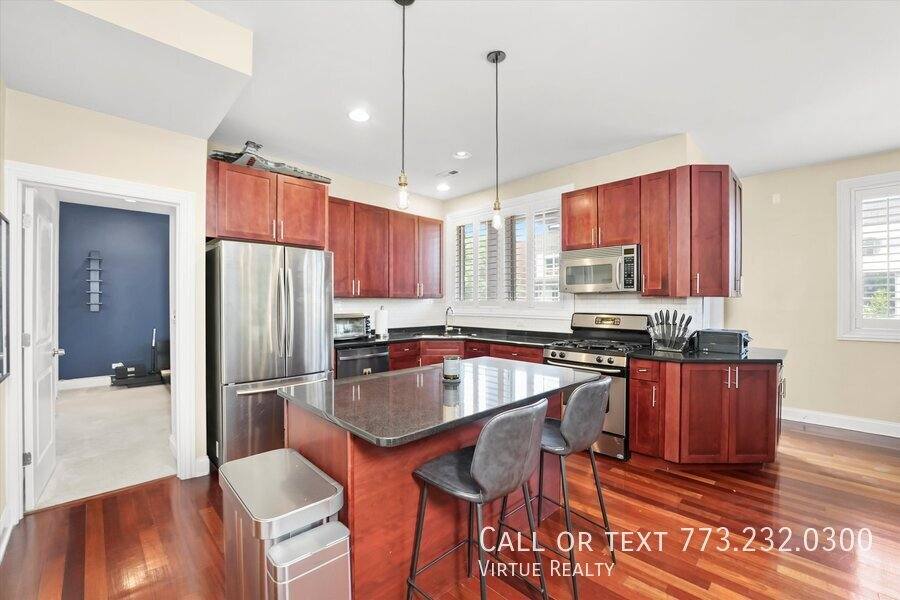 Condo for rent at 1952 N Honore St #2, Chicago, IL 60622