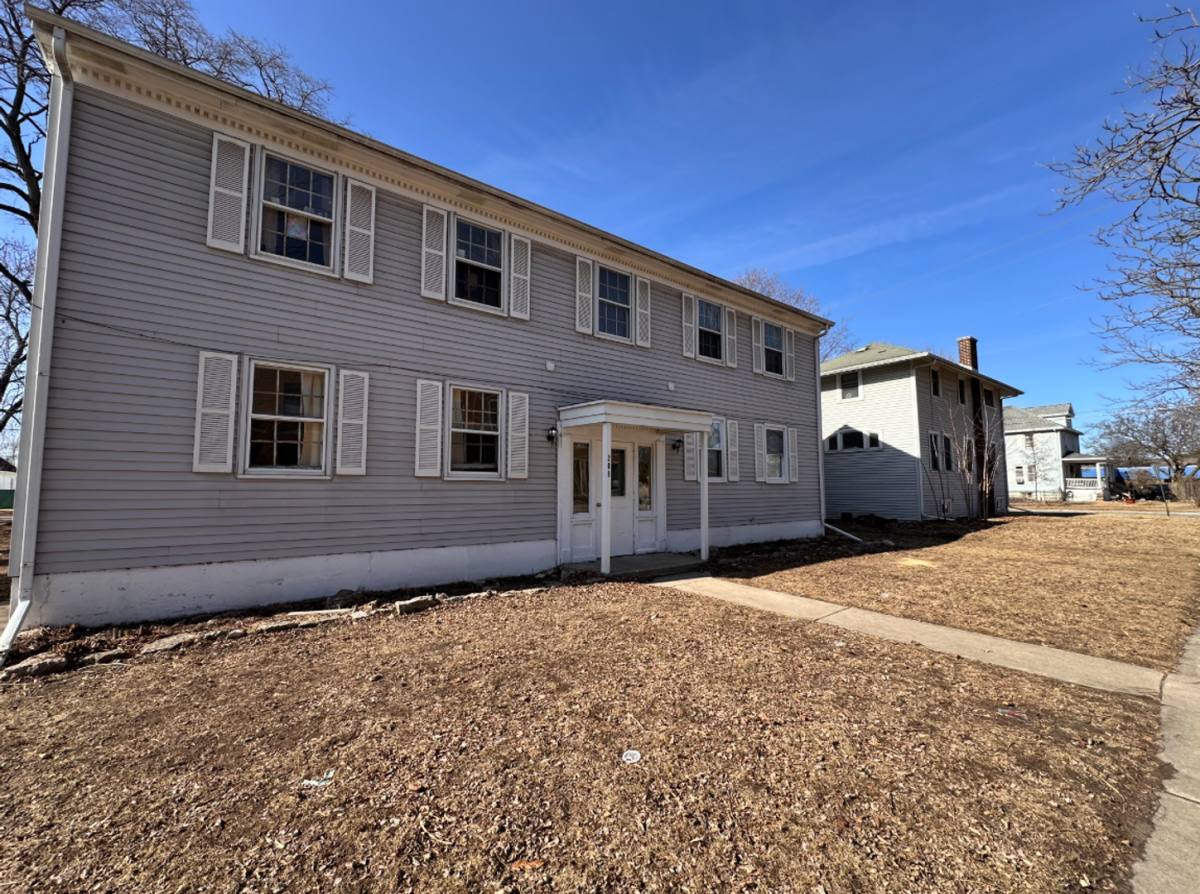 Apartment for rent at 208 S Chestnut Ave, Green Bay, WI 54303