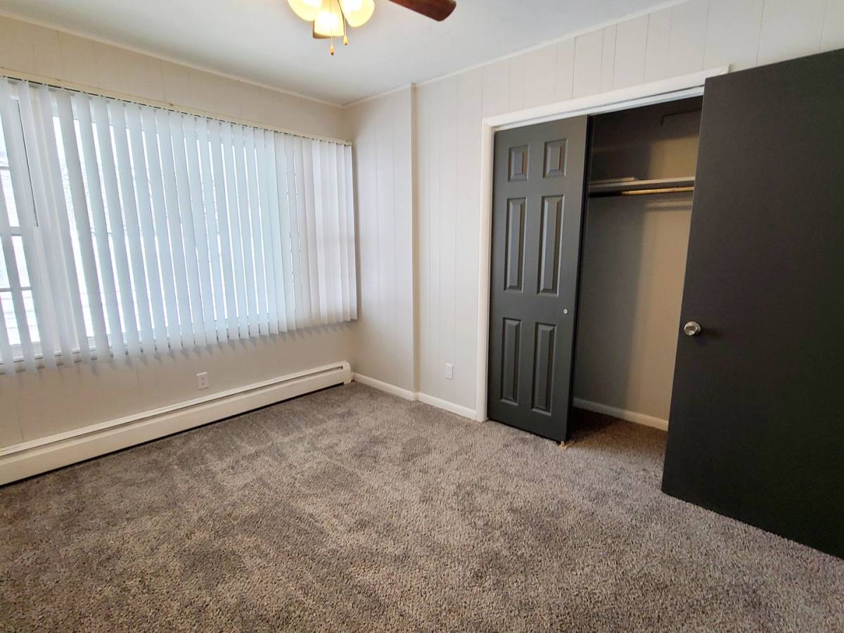 Apartment for rent at 3705 Elm Dr, Urbandale, IA 50322