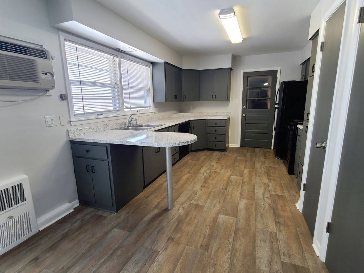 Apartment for rent at 3705 Elm Dr, Urbandale, IA 50322
