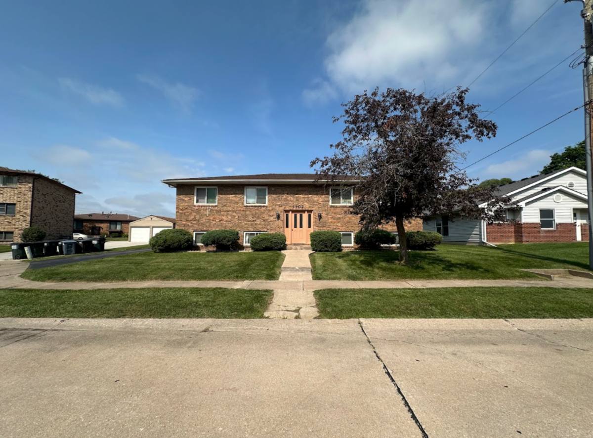 Apartment for rent at 1102 8th St Court, Silvis, IL 61282