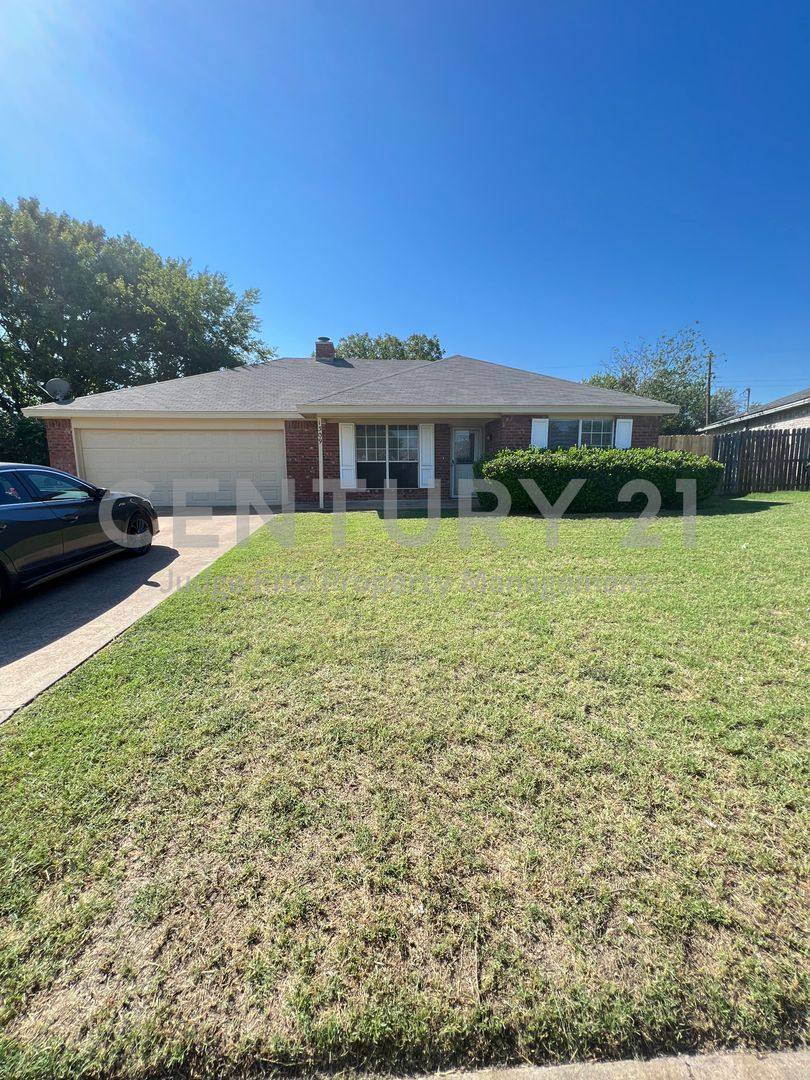 House for rent at 1309 Aviary Dr, Desoto, TX 75115