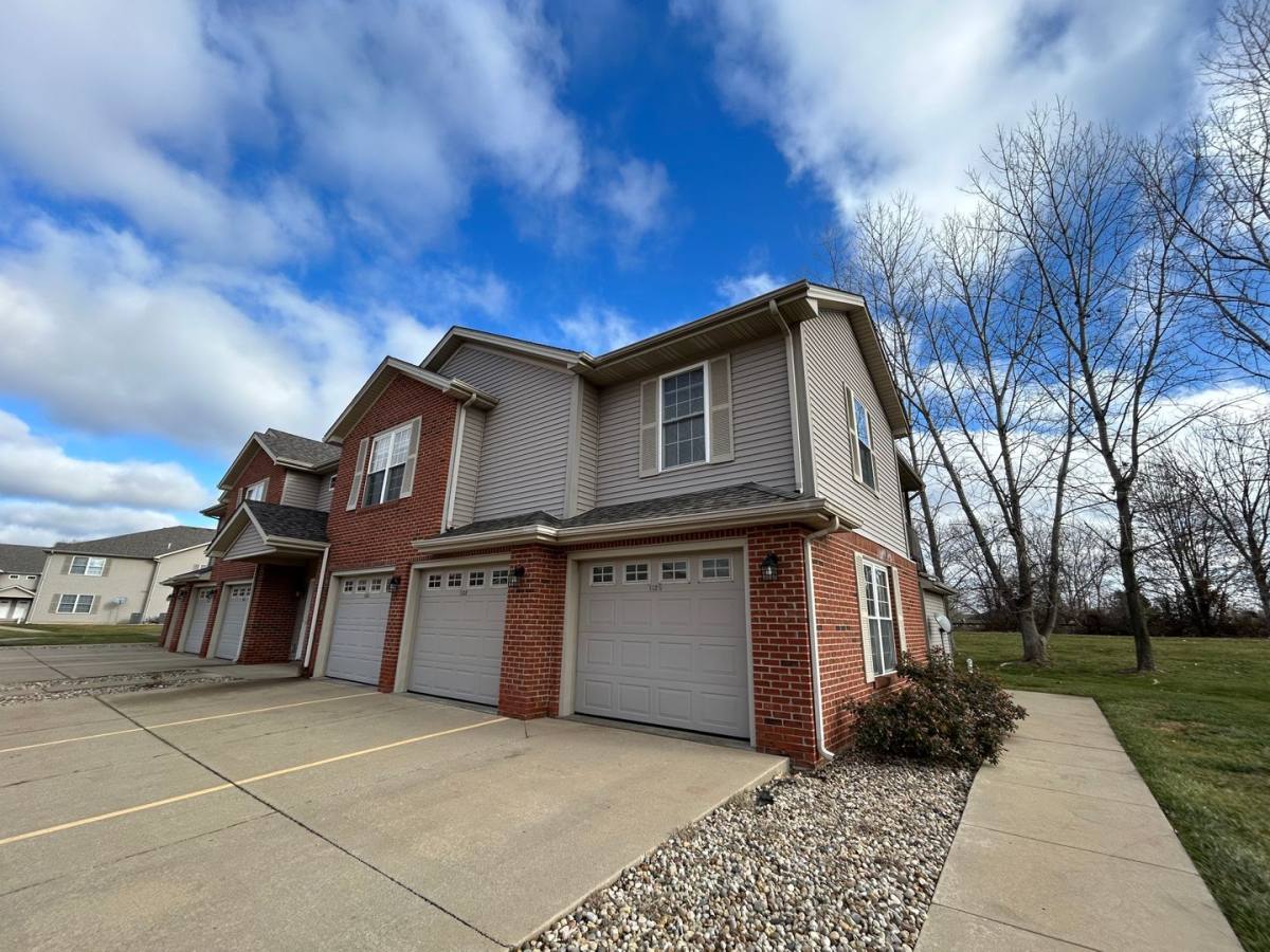 Apartment for rent at 1102 Ravina Dr, Chatham, IL 62629
