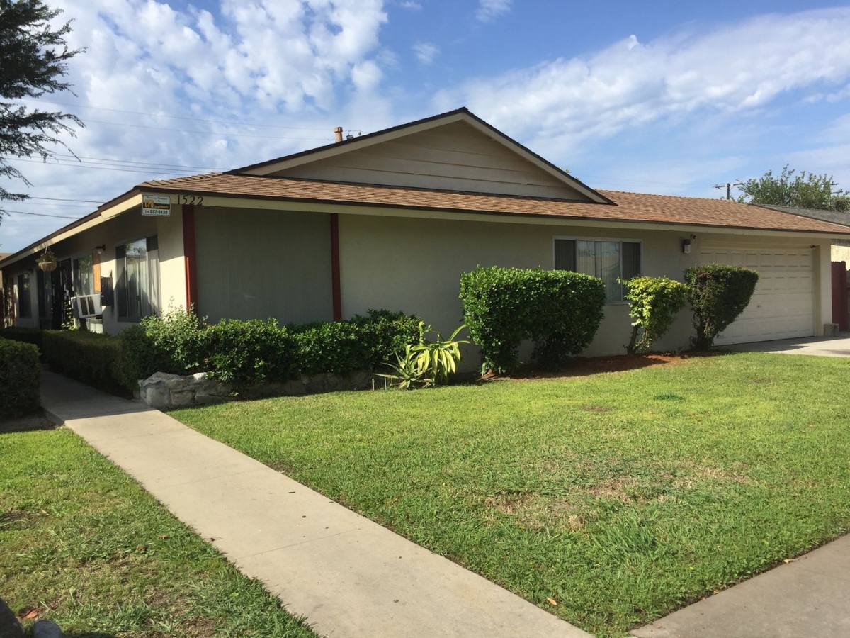 Apartment for rent at 1522 W Stanford St, Santa Ana, CA 92704