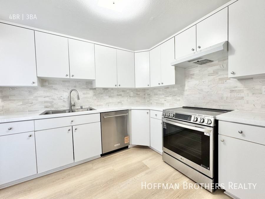 Townhouse for rent at 10464 Larwin Ave #14, Chatsworth, CA 91311