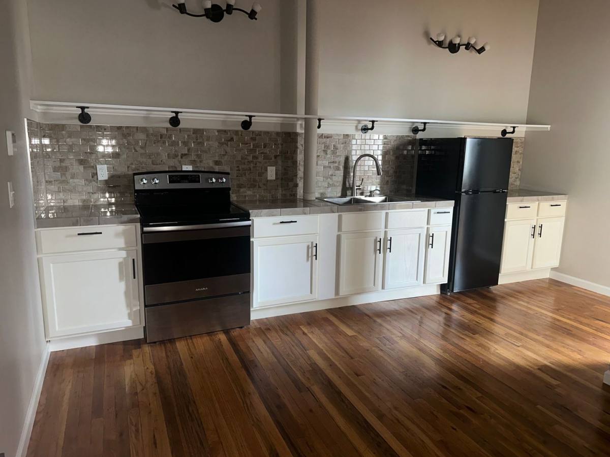 Apartment for rent at 114 E Broadway Ave, Fairfield, IA 52556