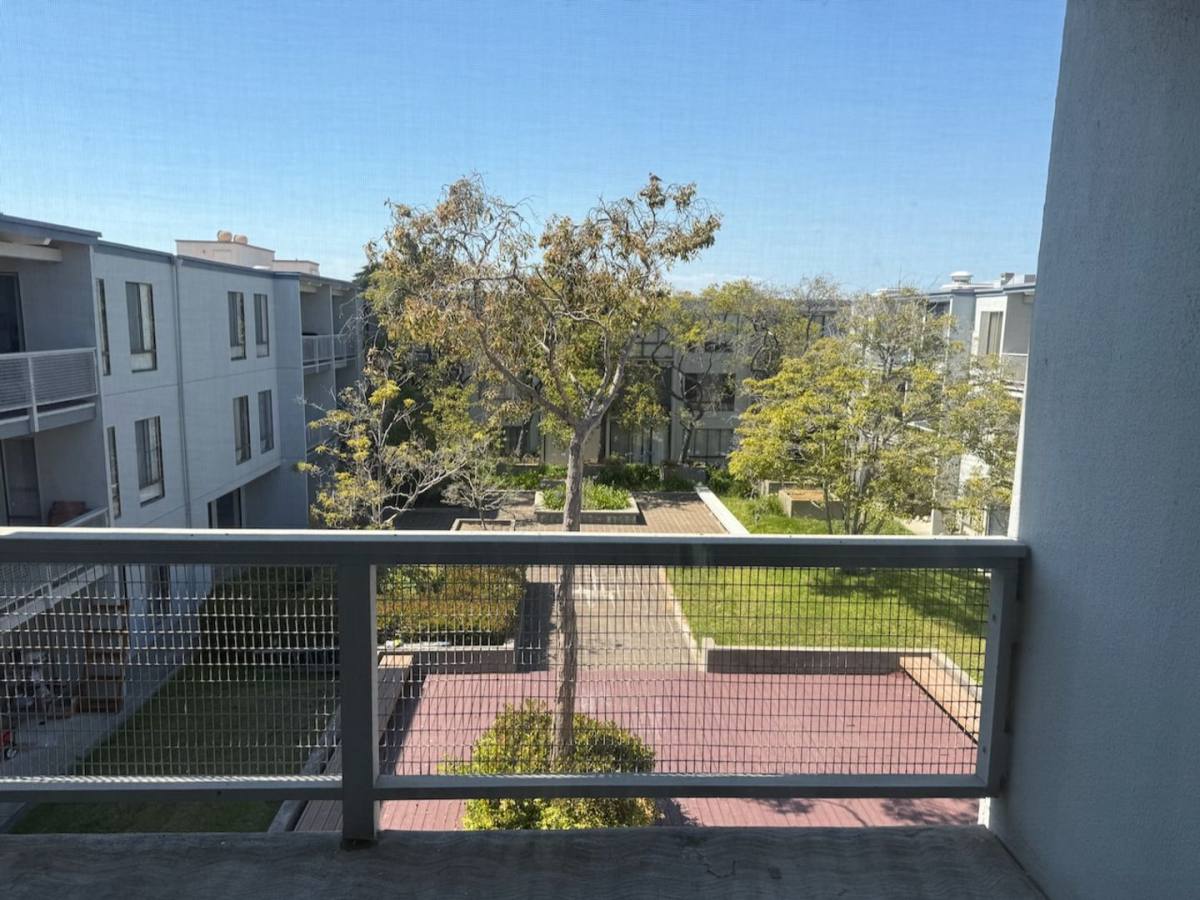 Apartment for rent at 7 Commodore Dr, Emeryville, CA 94608