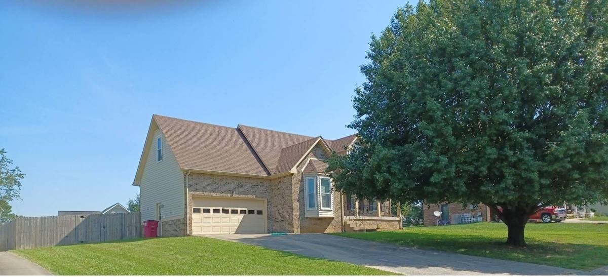 House for rent at 421 Bluff Dr, Clarksville, TN 37040