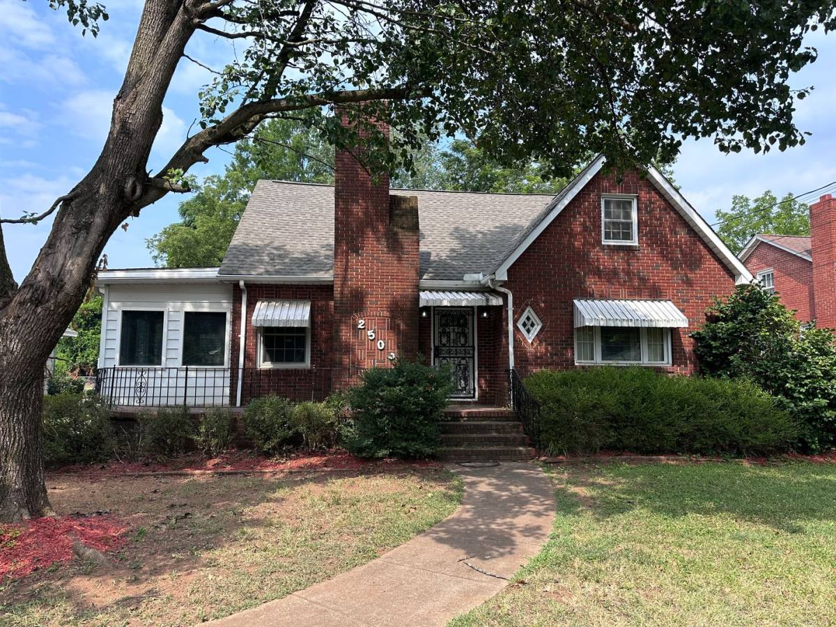 Apartment for rent at 2505 Tuckaseegee Rd, Charlotte, NC 28208