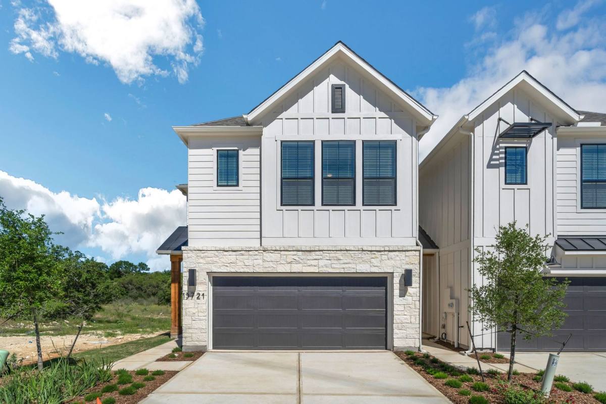 Townhouse for rent at 13681 Giovannis Garden, San Antonio, TX 78253