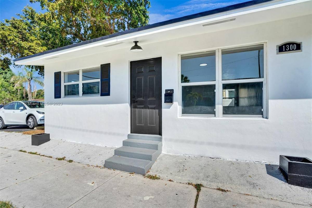 Townhouse for rent at 1300 NE 2nd Ave #WEST, Fort Lauderdale, FL 33304