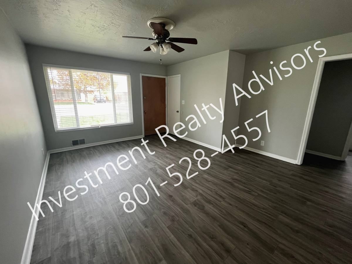 Townhouse for rent at 822 E Vic's Rd, Sandy, UT 84094
