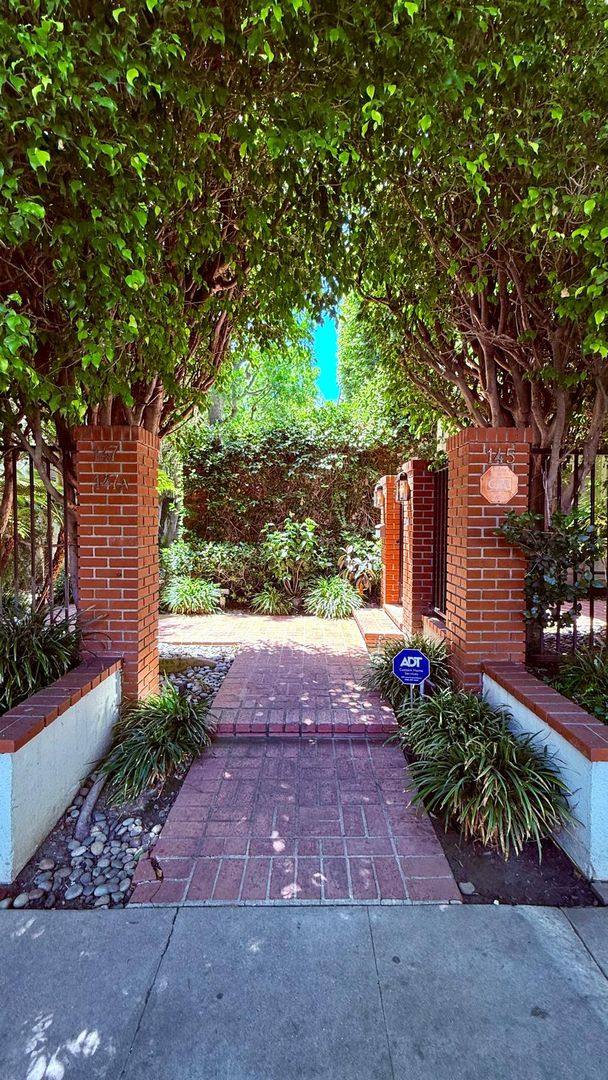 Apartment for rent at 145 - 147 S Camden Dr, Beverly Hills, CA 90212