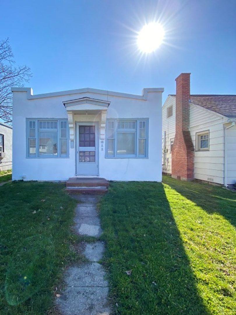House for rent at 611 W 2nd St, Medford, OR 97501