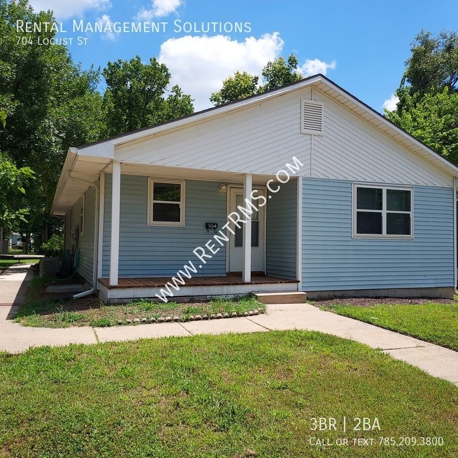 Townhouse for rent at 704 Locust St, Wamego, KS 66547