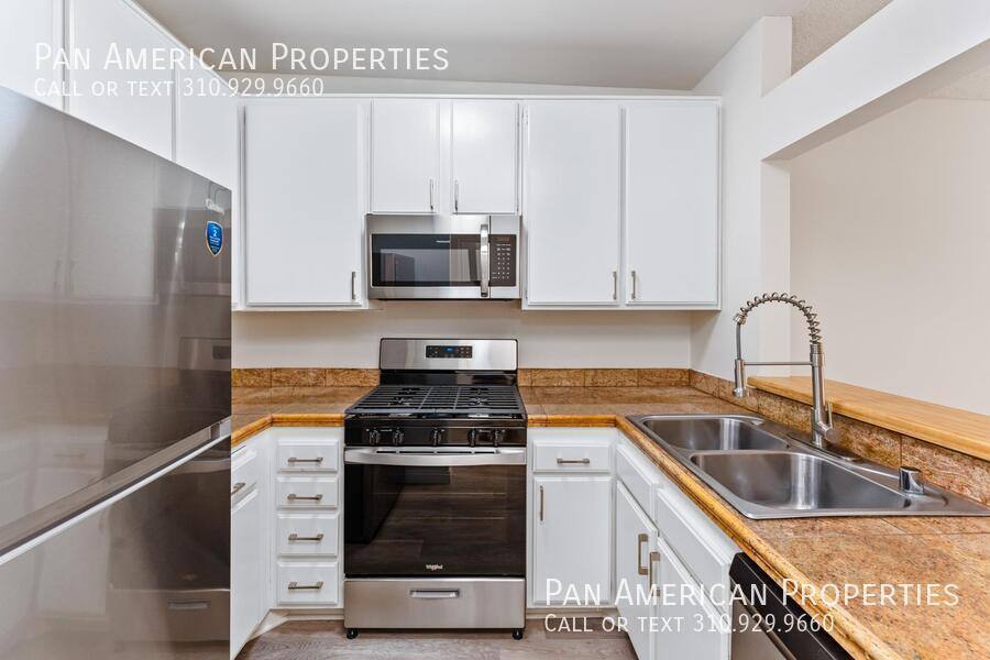 Townhouse for rent at 10380 Almayo Ave #6, Los Angeles, CA 90064