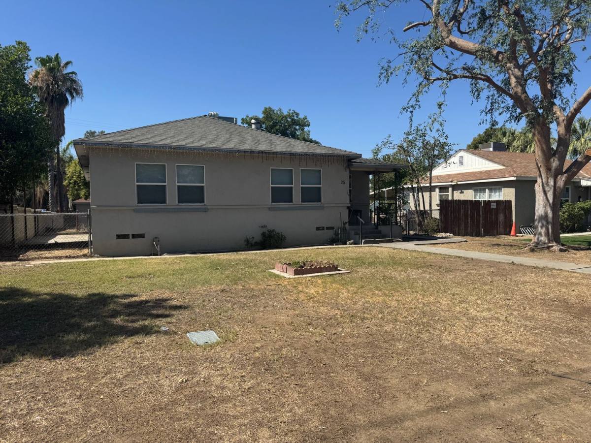 House for rent at 25 Columbus St, Bakersfield, CA 93305