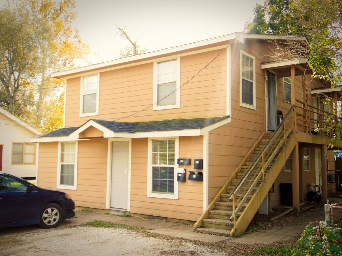 Apartment for rent at 943-949 Essex St, Beaumont, TX 77705