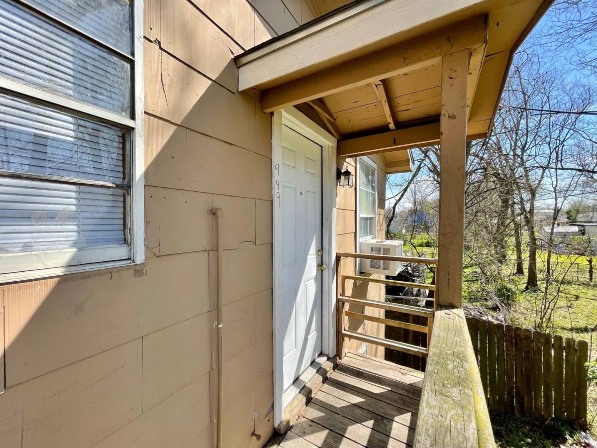 Apartment for rent at 943-949 Essex St, Beaumont, TX 77705