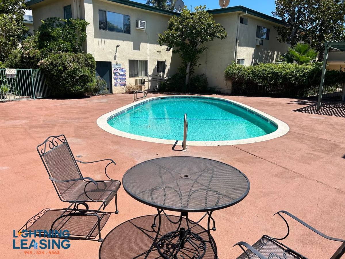 Apartment for rent at 5130 1 2 Yarmouth #25D, Encino, CA 91316