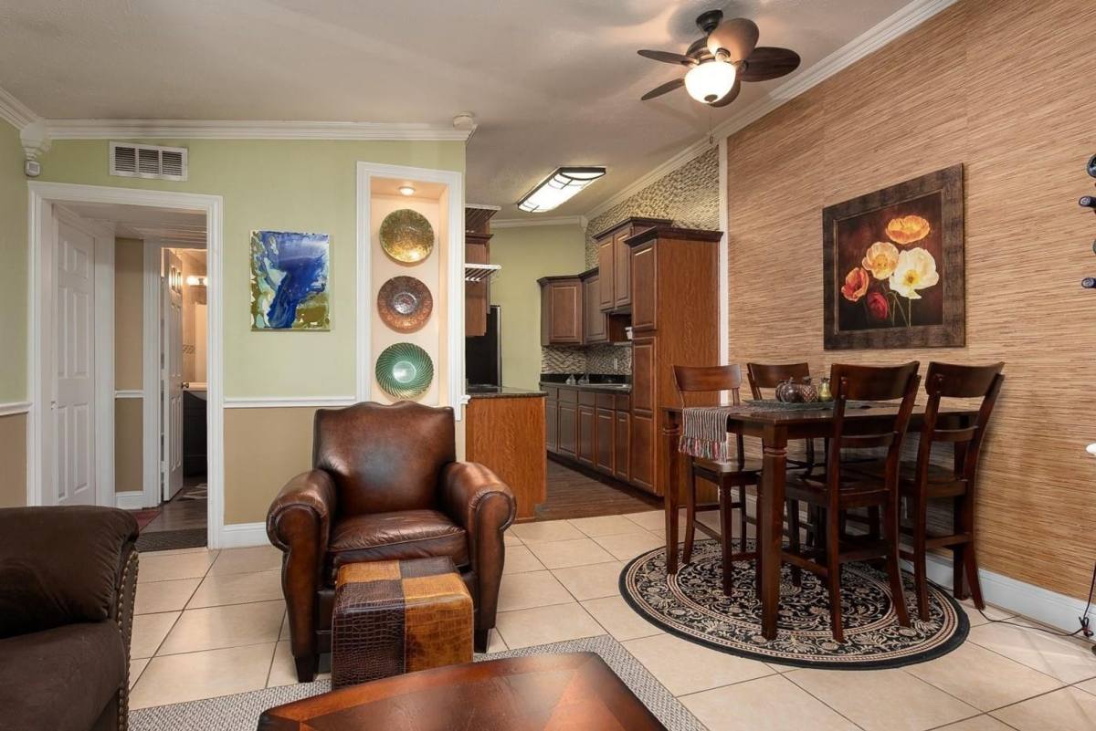 Apartment for rent at 2627 Douglas Ave, Dallas, TX 75219