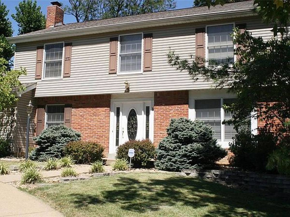 House for rent at 2034 Baxter Rd, Saint Louis, MO 63136