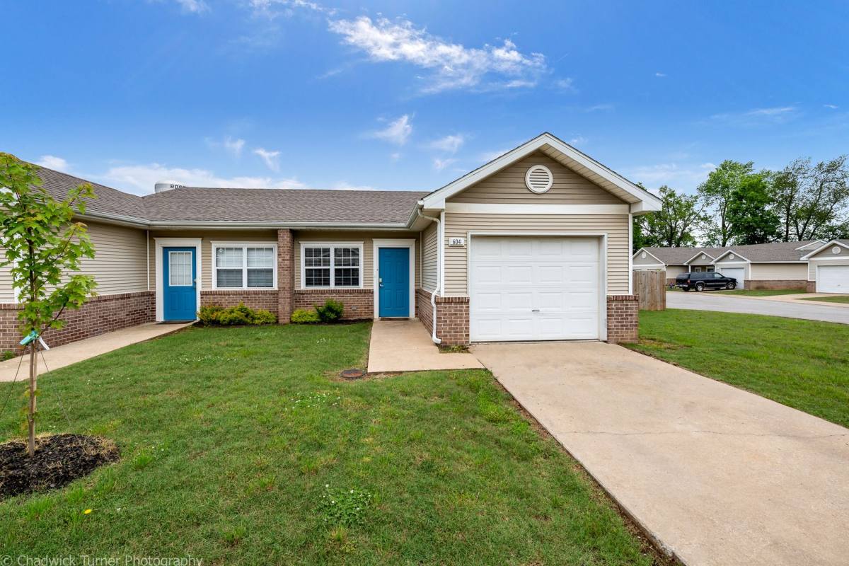 Townhouse for rent at 602 N 7th St, Rogers, AR 72756