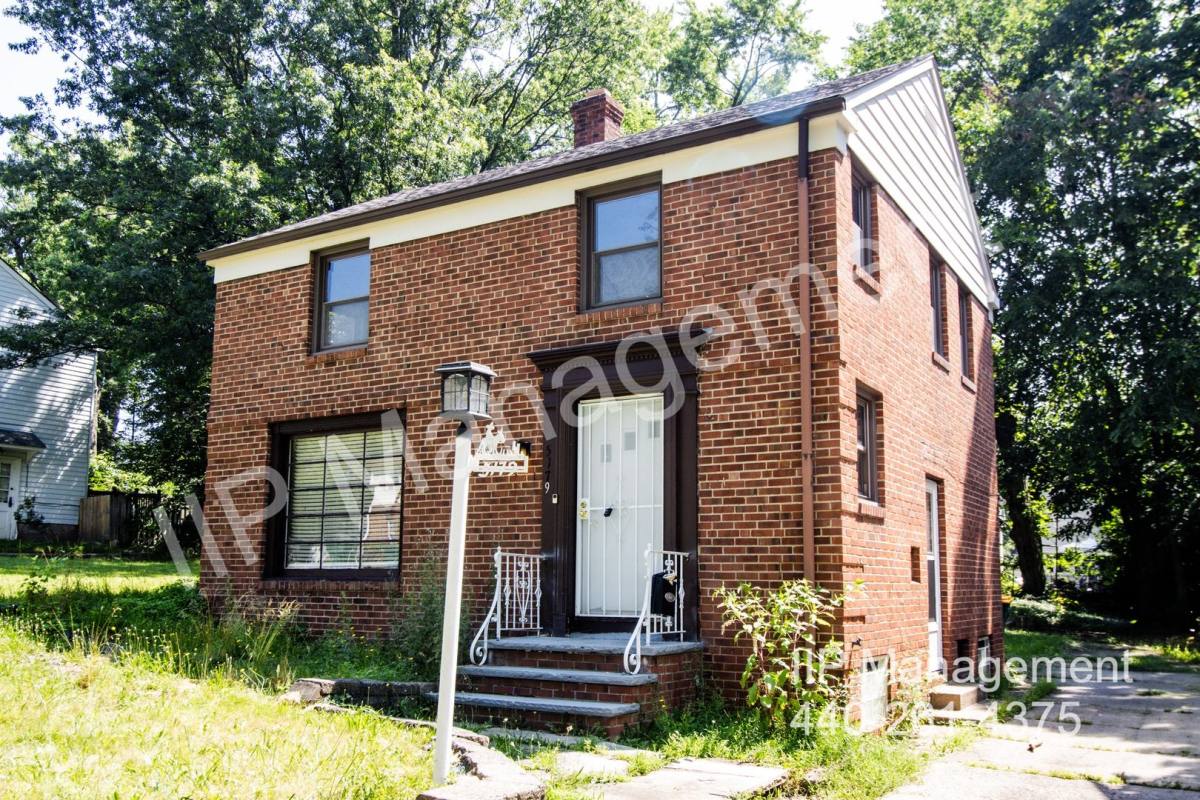 House for rent at 5179 Homewood Ave, Maple Heights, OH 44137