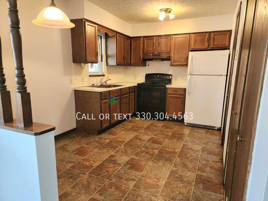 Apartment for rent at 1114 Derbydale Rd, Akron, OH 44306