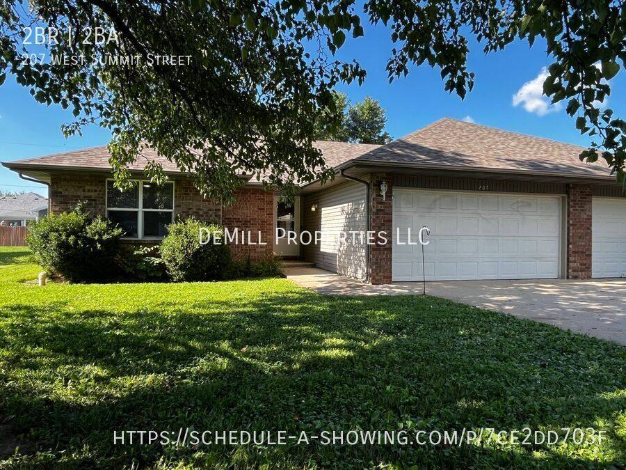 207 W Summit St, Republic, MO 65738