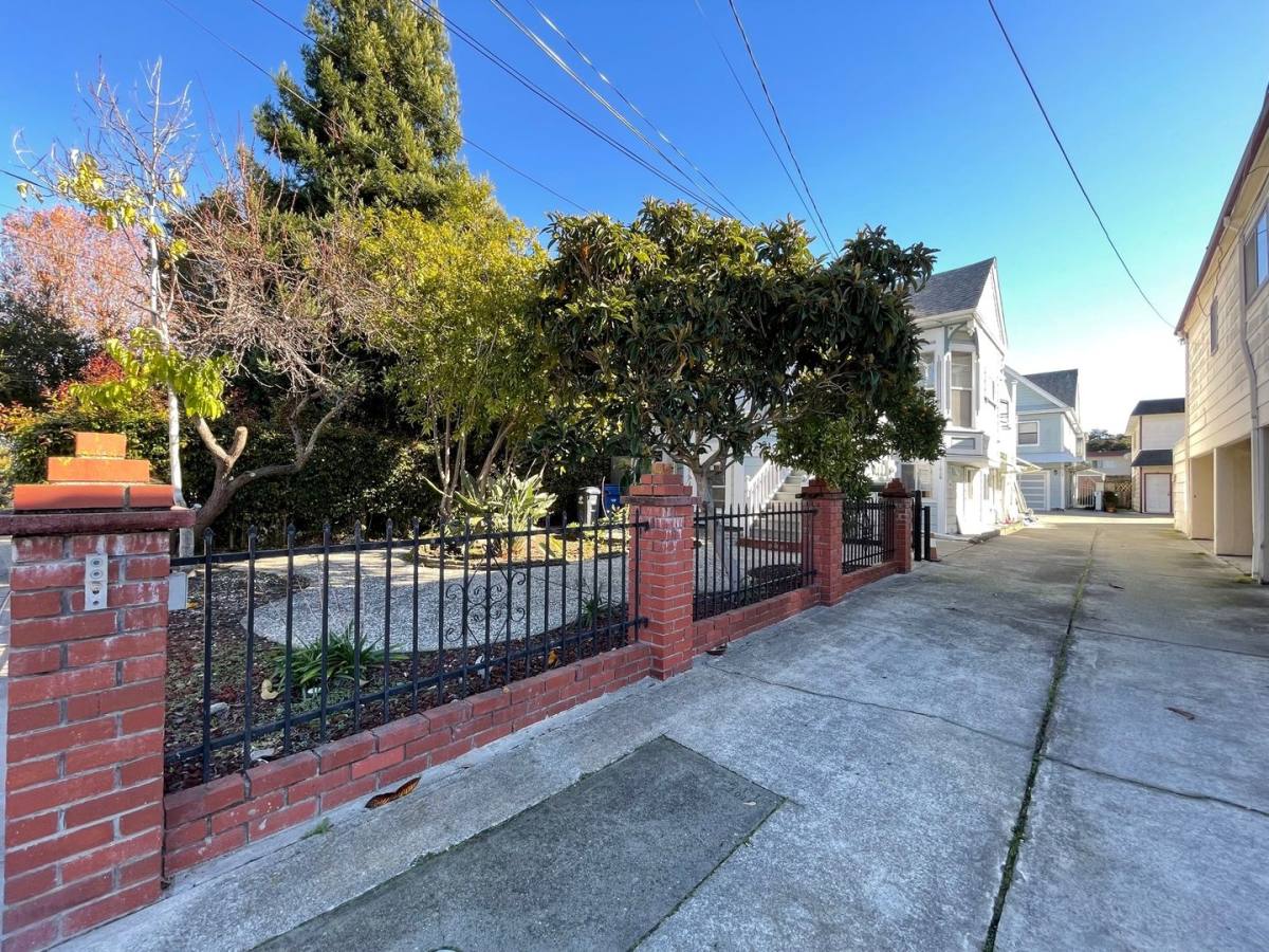 Apartment for rent at 1180 Regent St, Alameda, CA 94501