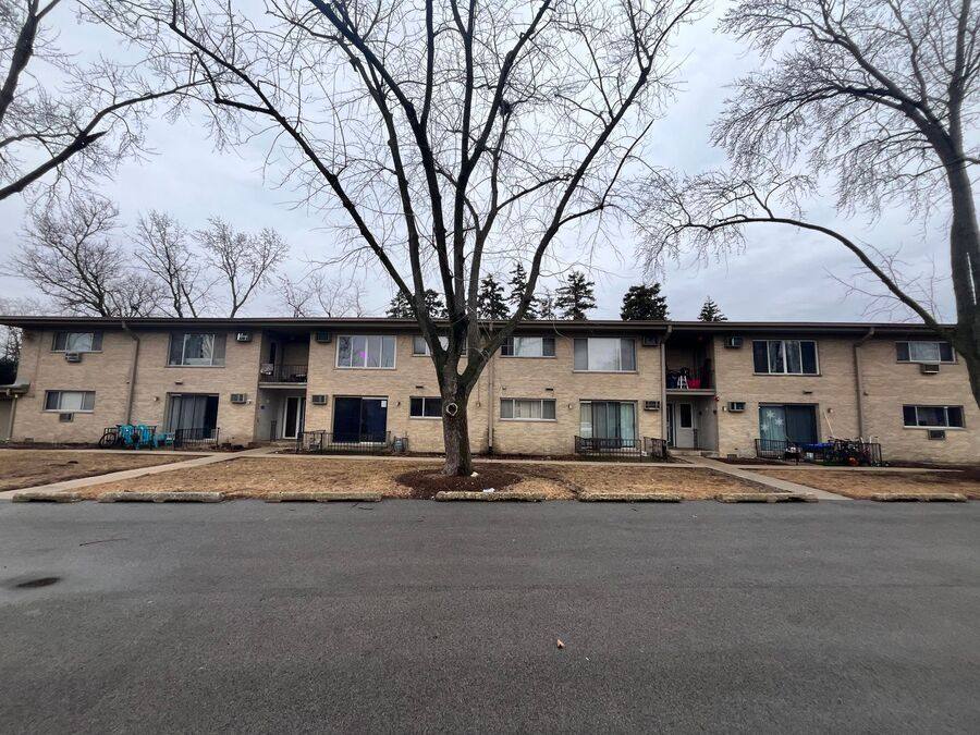 Apartment for rent at 317 N Harvard Ave #2E, Villa Park, IL 60181