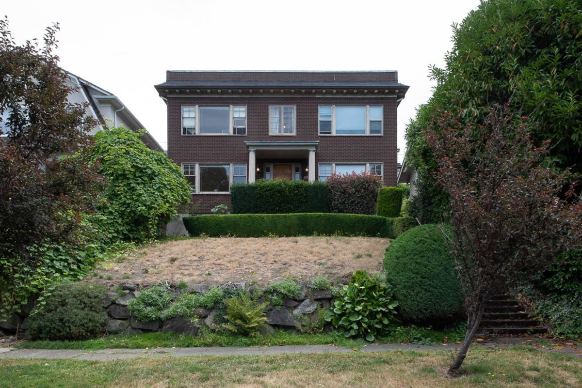 Apartment for rent at 2726 Franklin Ave E, Seattle, WA 98102