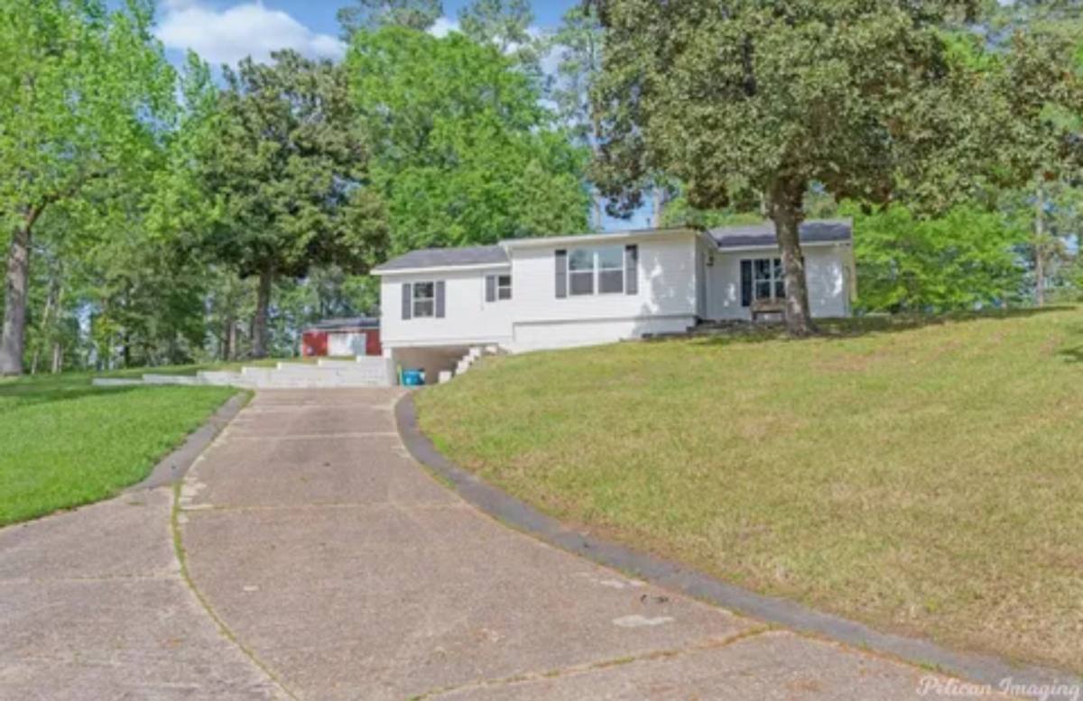 House for rent at 5736 S Lakeshore Dr, Shreveport, LA 71119