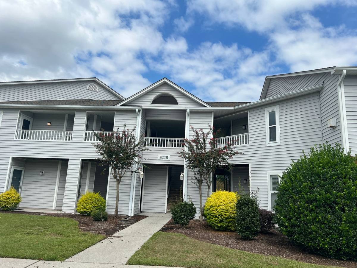 Condo for rent at 4119 Breezewood Dr #203, Wilmington, NC 28412