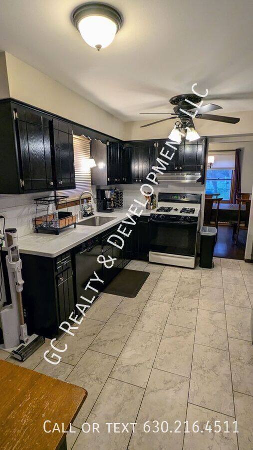 House for rent at 27W181 Jewell Rd, Winfield, IL 60190