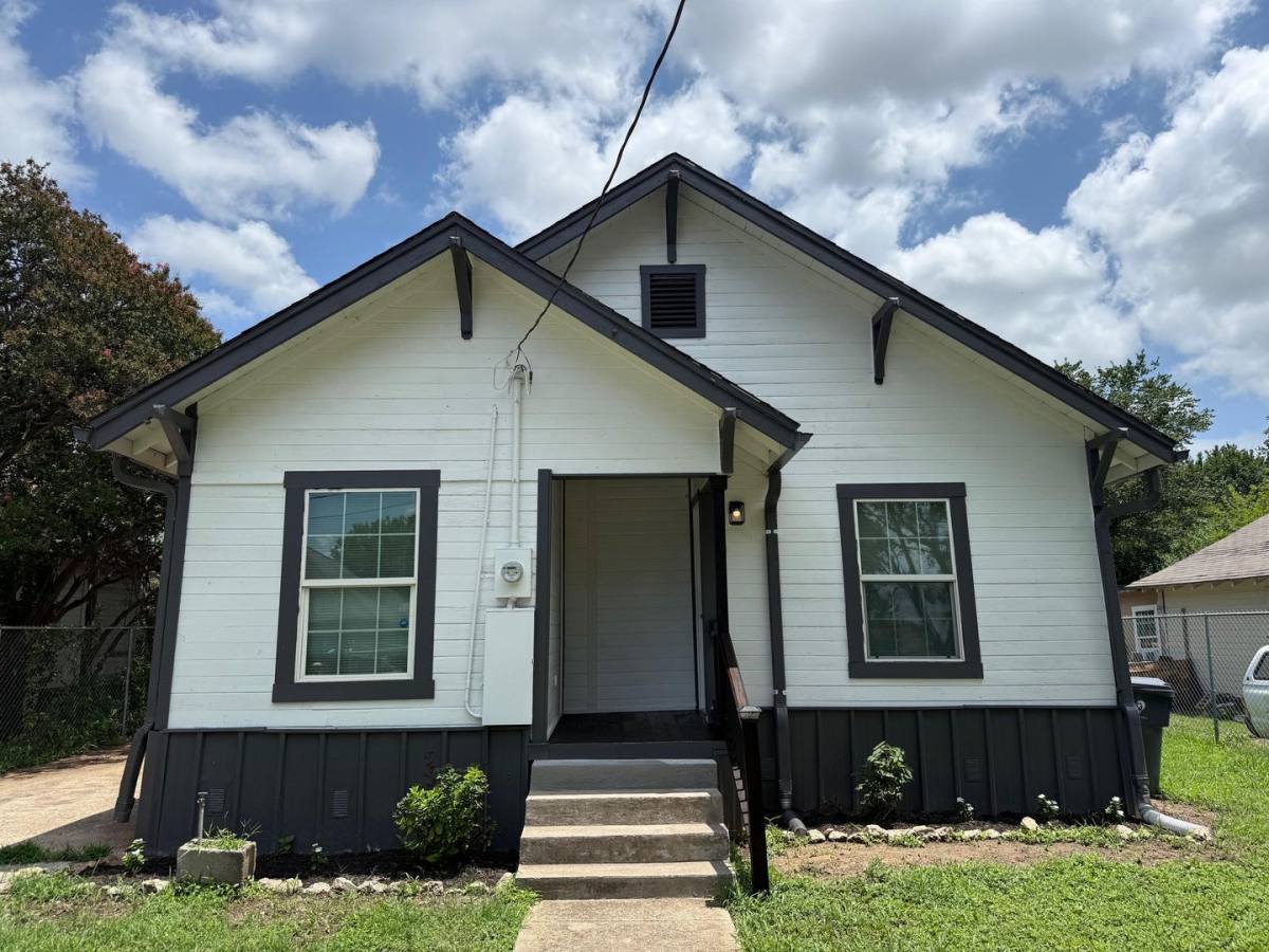 House for rent at 2202 Burnett Ave, Waco, TX 76706